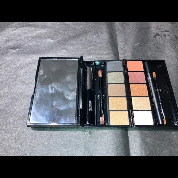 Makeover essentials bundle - Picture 11 of 14